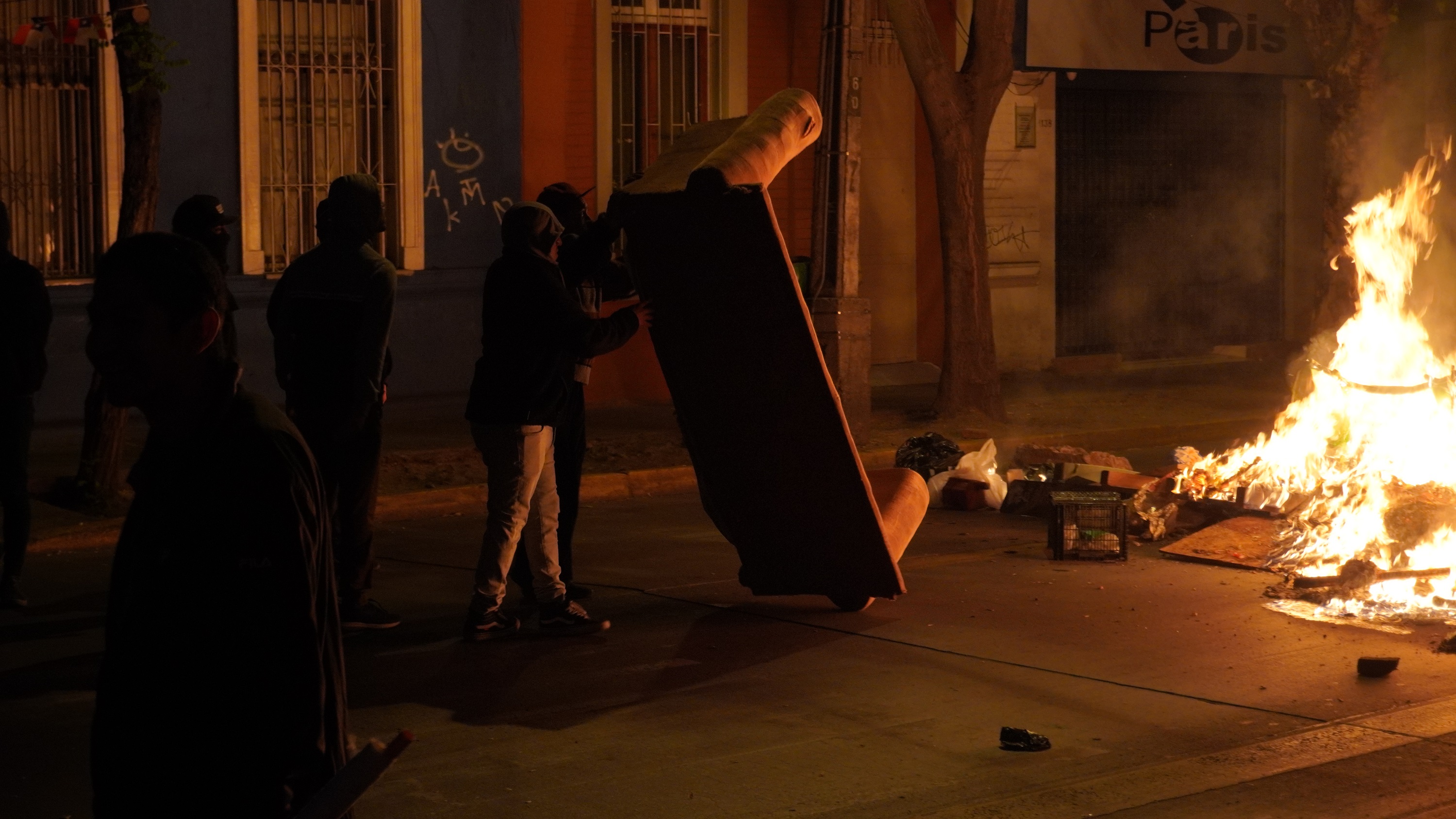 Manifestantes en Avenida Matta (Foto: Ariel Fossa)
