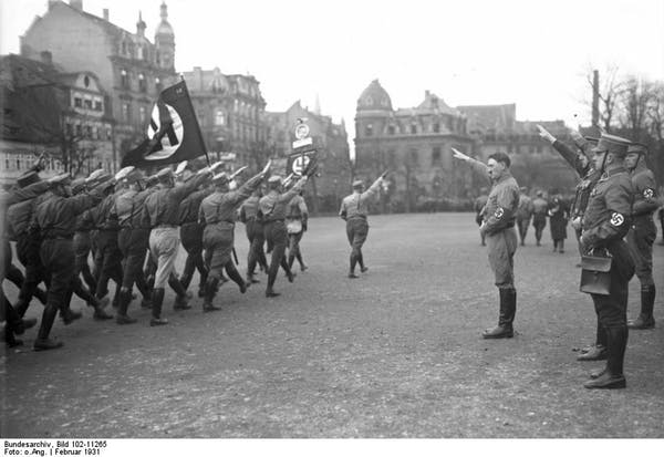 Hitler en un mitin del partido Nazi en Braunschweig en febrero de 1931. (German Federal Archive) Hitler en un mitin del partido Nazi en Braunschweig en febrero de 1931. (German Federal Archive)