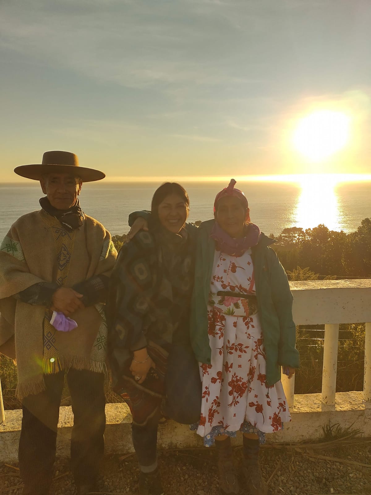 Felisa Manquepi junto a sus padres