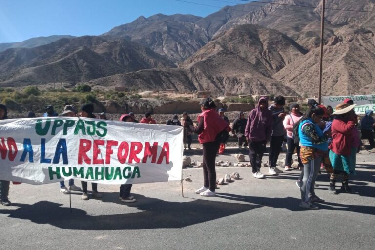 Para quienes rechazan la reforma, la nueva norma perjudica especialmente a las más de 300 comunidades indígenas que existen en Jujuy, Argentina. Foto: Originarios.ar. Para quienes rechazan la reforma, la nueva norma perjudica especialmente a las más de 300 comunidades indígenas que existen en Jujuy, Argentina. Foto: Originarios.ar.