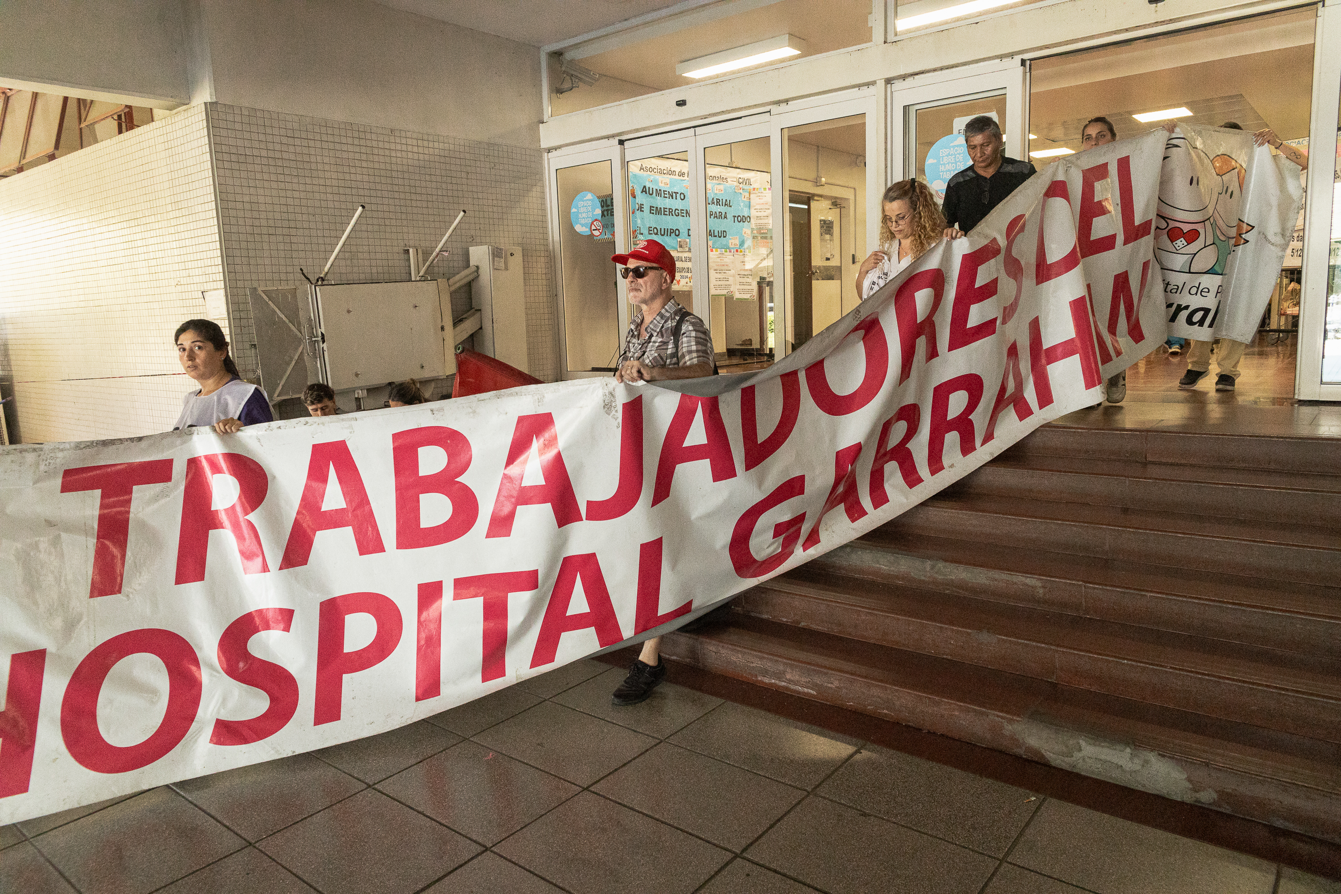 Trabajadores del Hospital Garrahan inician un paro.