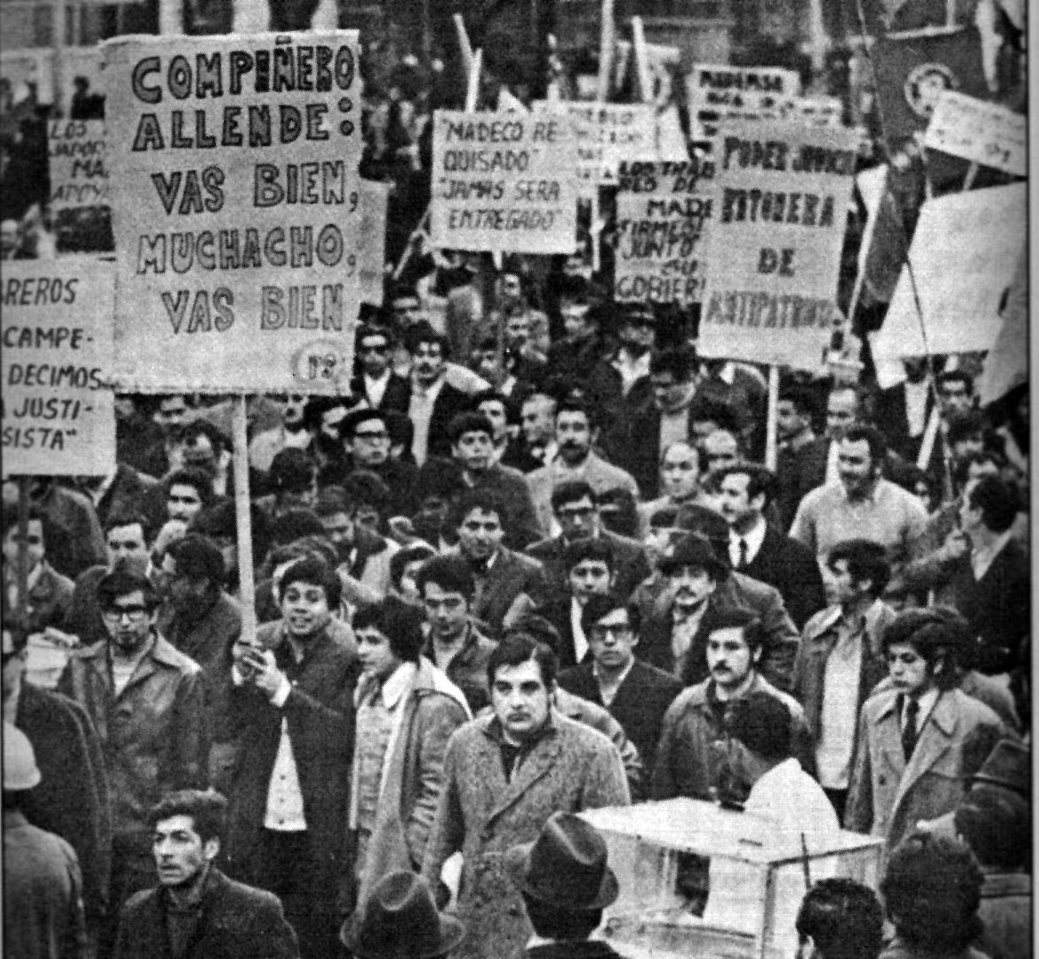 Partidario de Allende en 1970. Partidario de Allende en 1970.