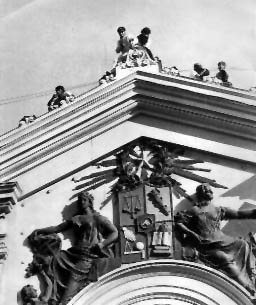 Pobladores de izquierda ocupan la Casa Central de la U. de Chile Pobladores de izquierda ocupan la Casa Central de la U. de Chile