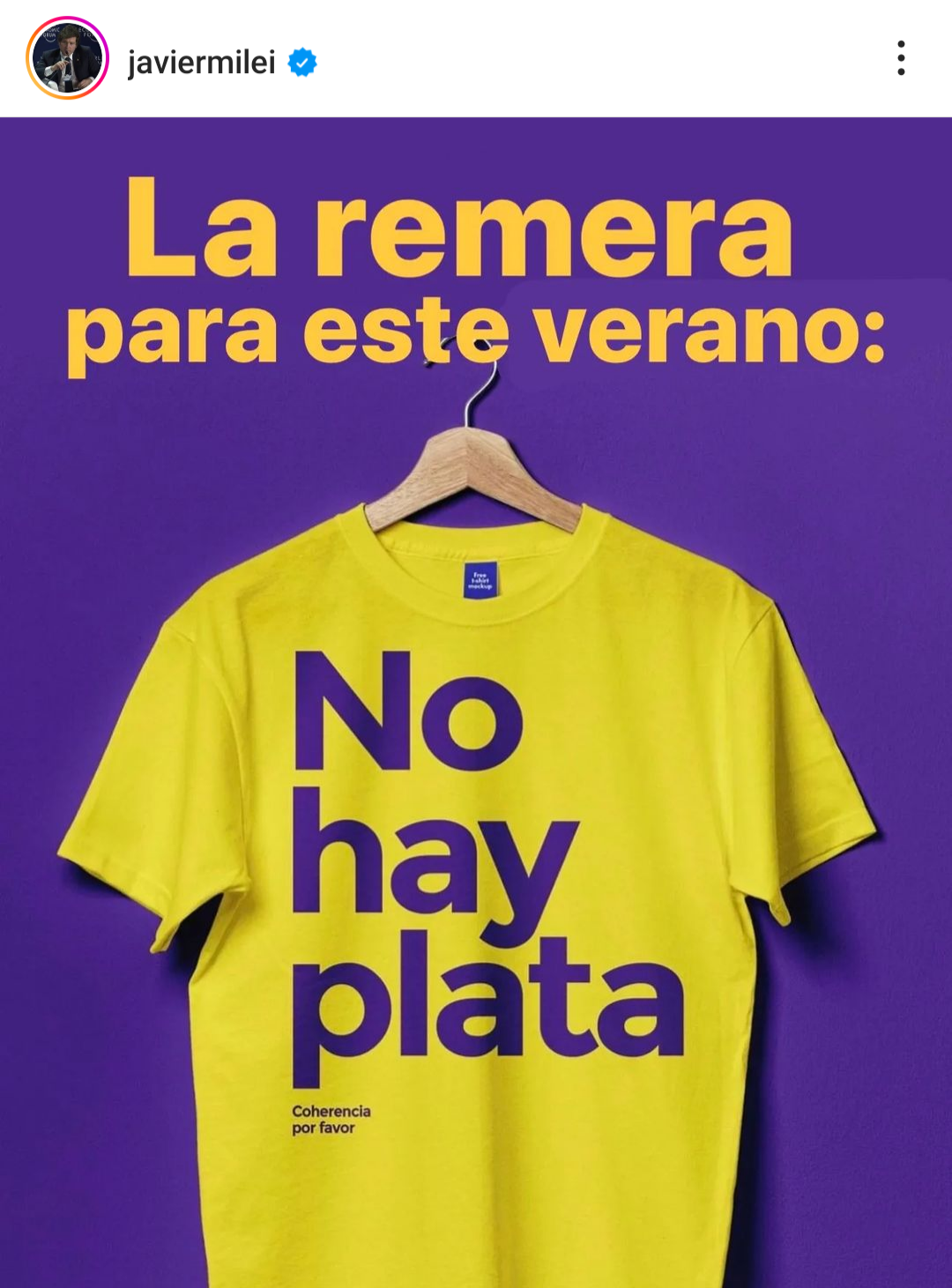 Poleras que se vendían durante la asunción de Javier Milei en Argentina.