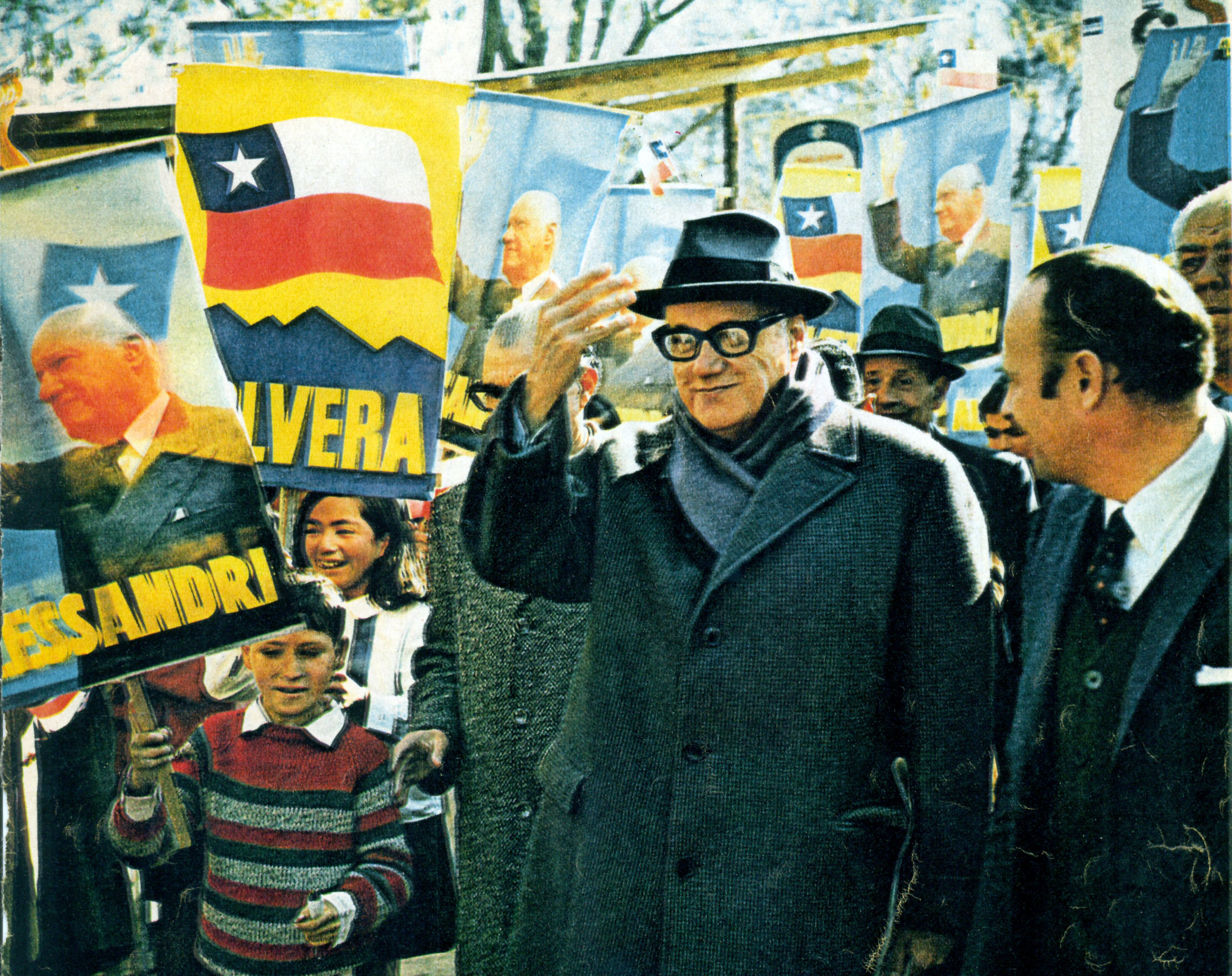 "Póngase la bufanda", un slogan de la campaña de Alessandri "Póngase la bufanda", un slogan de la campaña de Alessandri