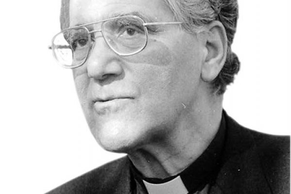sábado 24.- Declaración del sacerdote Raúl Hasbún, director de Canal 13 de TV, donde responde campaña iniciada en su contra y en contra del Canal 5 de TV.