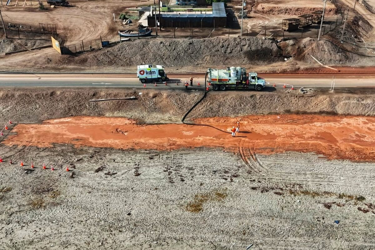 Riles o residuos industriales líquidos derramados en la playa de Roca Roja. Foto: utilizada en las querella interpuestas contra Minera Escondida|BHP