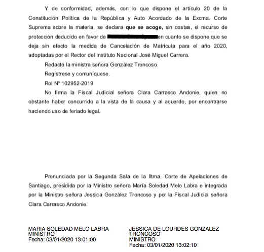 La sentencia de la Corte de Apelaciones de Santiago que deja sin efecto la medida de cancelación de la matrícula en contra del estudiante. 