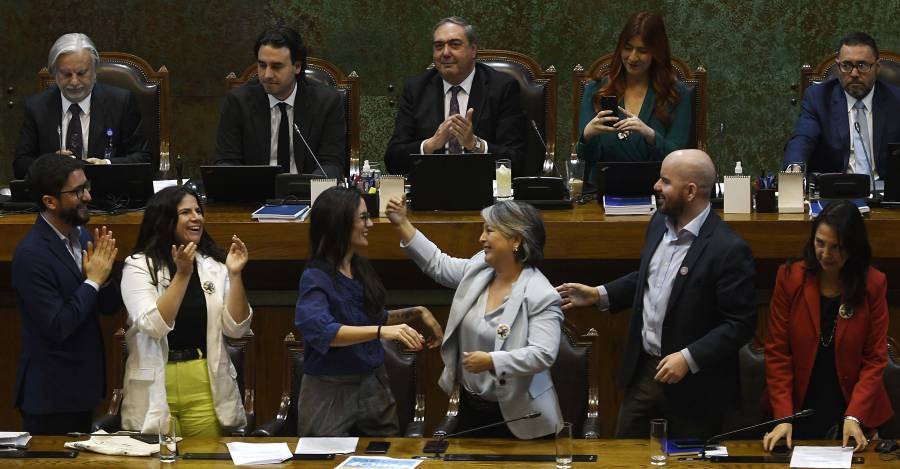 Giorgio Boccardo, Antonia Orellana, Camila Vallejo, Jeannette Jara, Giorgio Jackson y Macarena Lobos