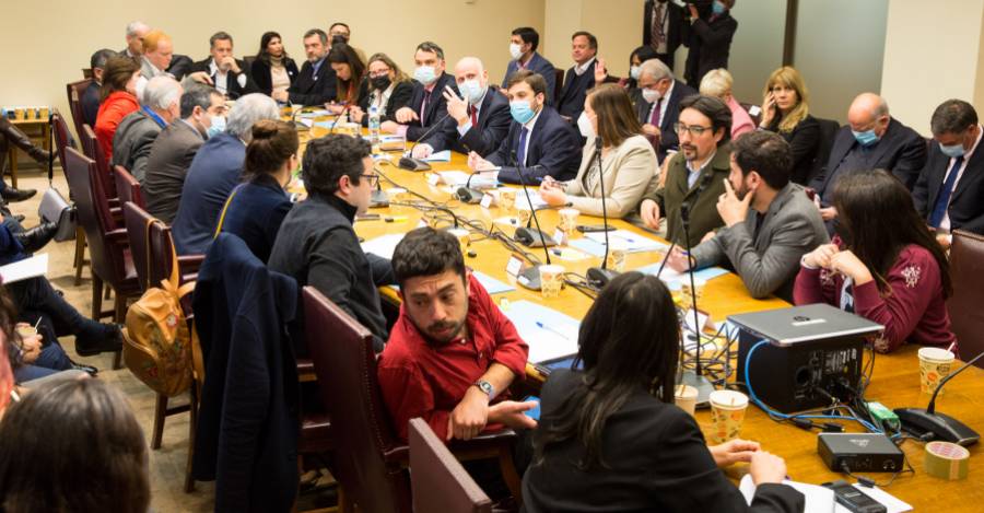 Reunión para acordar nueva constitución