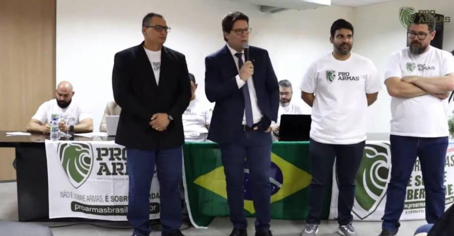 André Porciuncula (con el micrófono), pidió que los propietarios de armas utilicen recursos de la Ley Rouanet para contenidos audiovisuales pro-armas