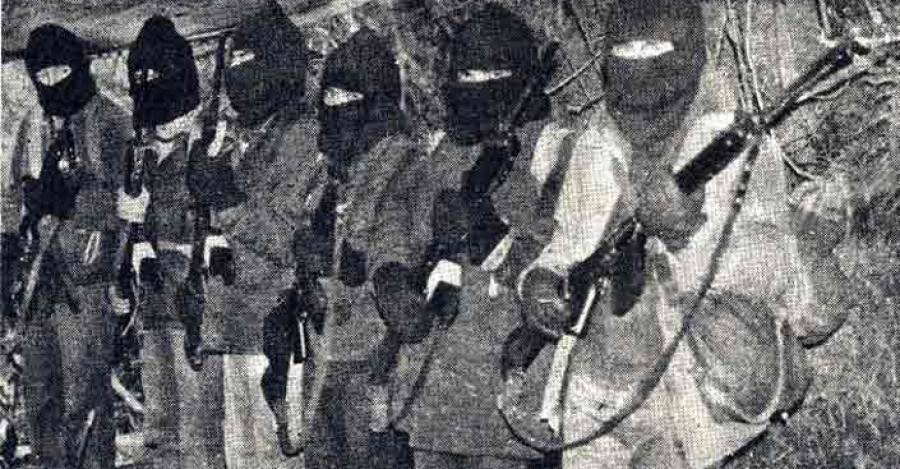 Algunos guerrilleros em Neltume.