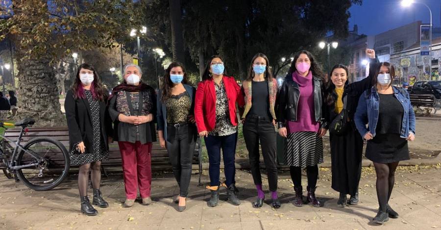 Irací Hassler junto con siete integrantes del nuevo concejo.