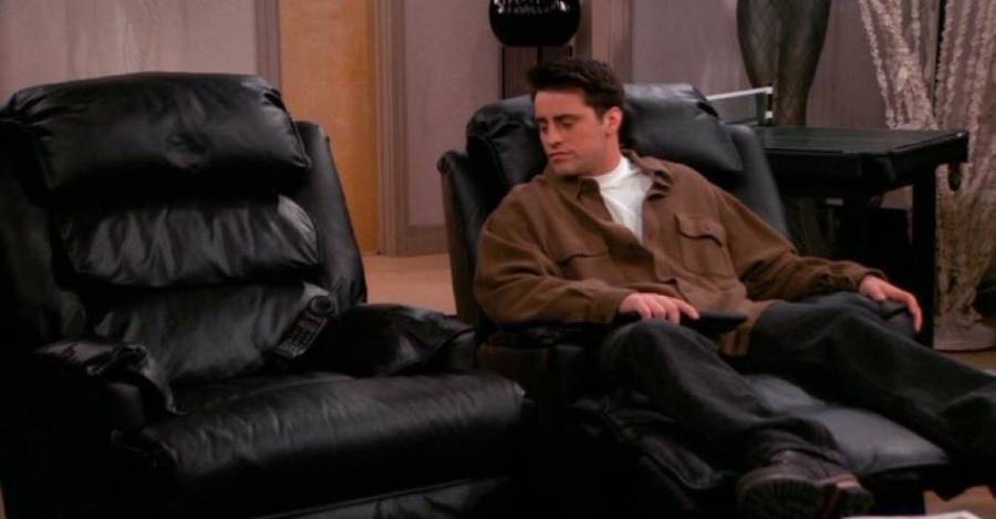 Los sillones reclinables de Chandler y Joey.