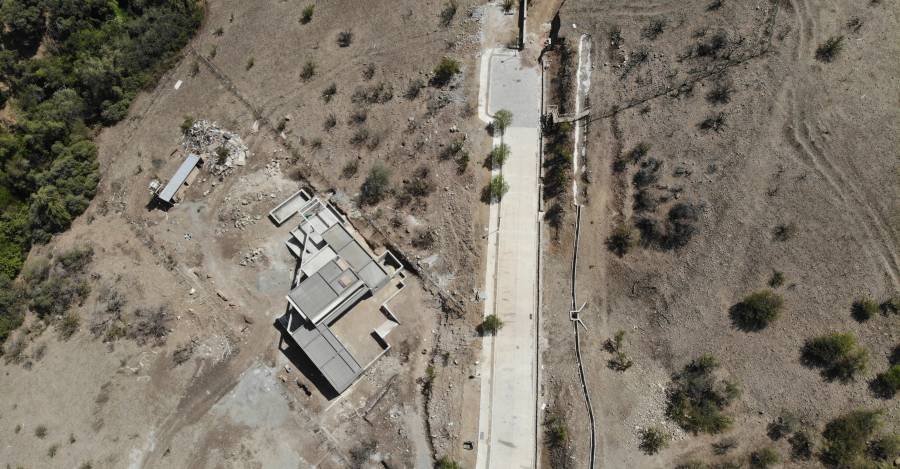 Edificaciones y urbanización en áreas de preservación ecológica.