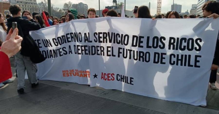 Foro Madrid y protestas estudiantiles marcan jornada de tensión política en Santiago