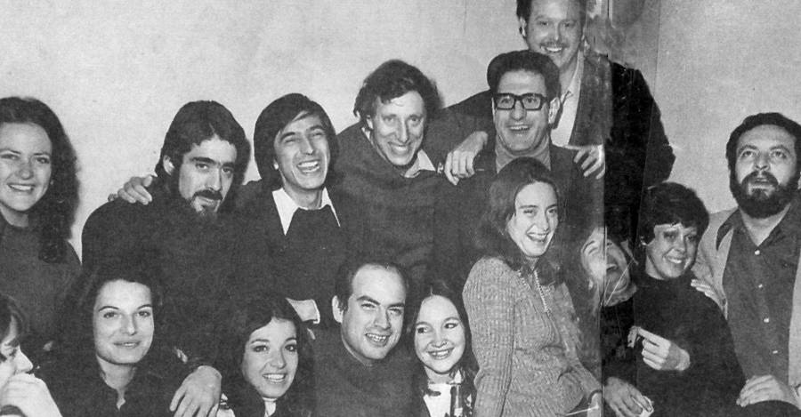 Arriba, X. Ahumada, “Cacho” Rubio, C. Varas, A. Dorfman, J. Zalaquett y E. de Aguirre. Abajo: J. Metcalfe, M. Cosignani, A. Malinarich, JM Insulza, E. Merlet, S. Wiener, P. Fuentealba, "Cuca" Brodzky y E. Ahumada
