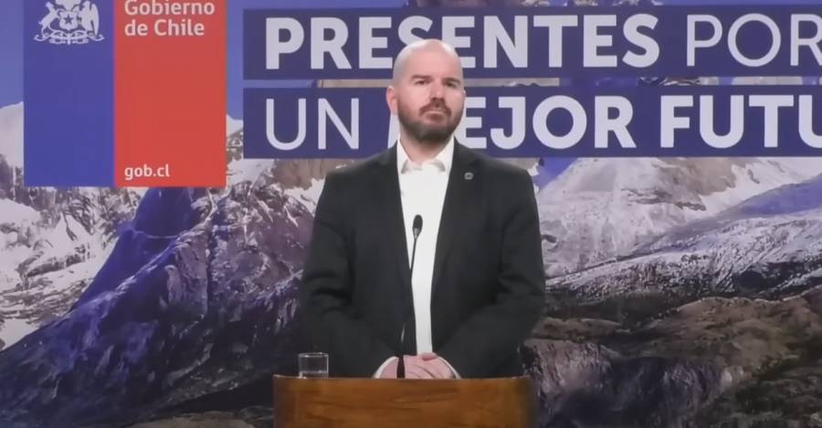 Giorgio Jackson durante punto de prensa en que informó su renuncia. 