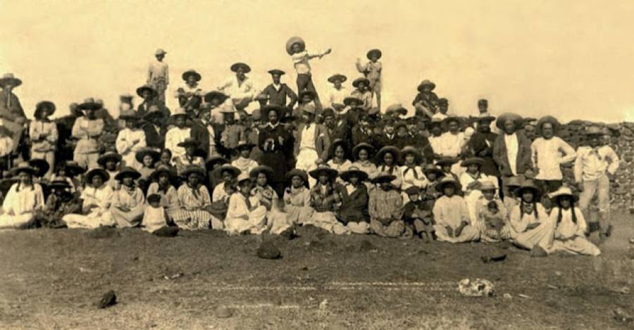 Habitantes de Rapa Nui a fines del siglo XIX.