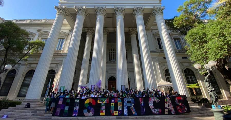 Convencionales mujeres en el 8M