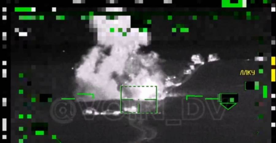 Imagen de un video tomado desde un helicóptero ruso que repele una columna de tanques ucranianos. 