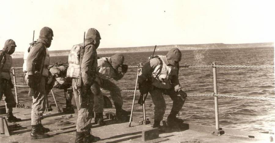 Infantes de marina argentinos en la frontera austral con Chile