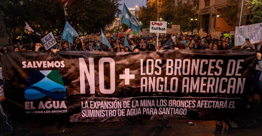 Manifestaciones en Santiago contra Los Bronces de Anglo American durante el FridaysforFuture del 27 de septiembre. Foto: © Matt MaynardMatt Maynard