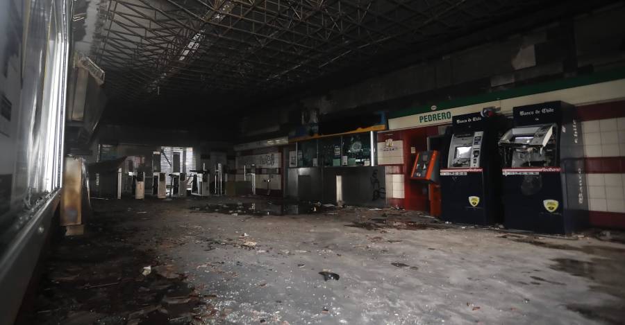 El metro Pedrero tras el incendio de la noche del 18 de octubre de 2019.