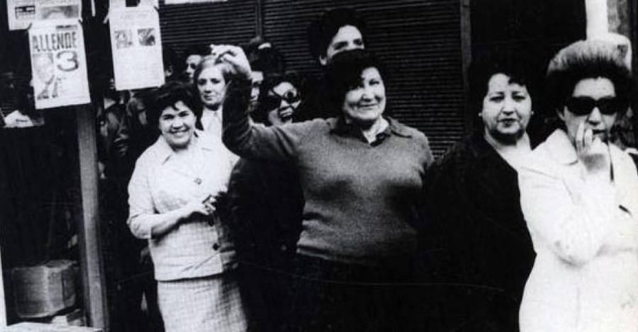 Mujeres con Allende. Foto de Samuel Urzua
