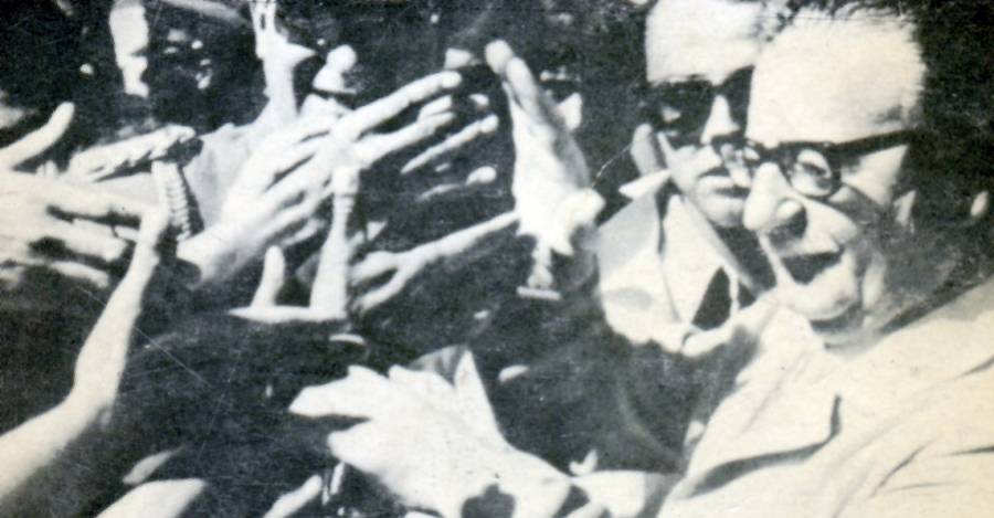 Osvaldo Puccio, a la derecha de Salvador Allende. 