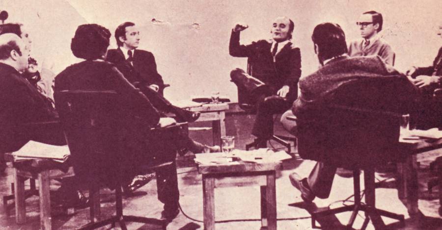 Participando en el programa de televisión "A esta hora se improvisa"