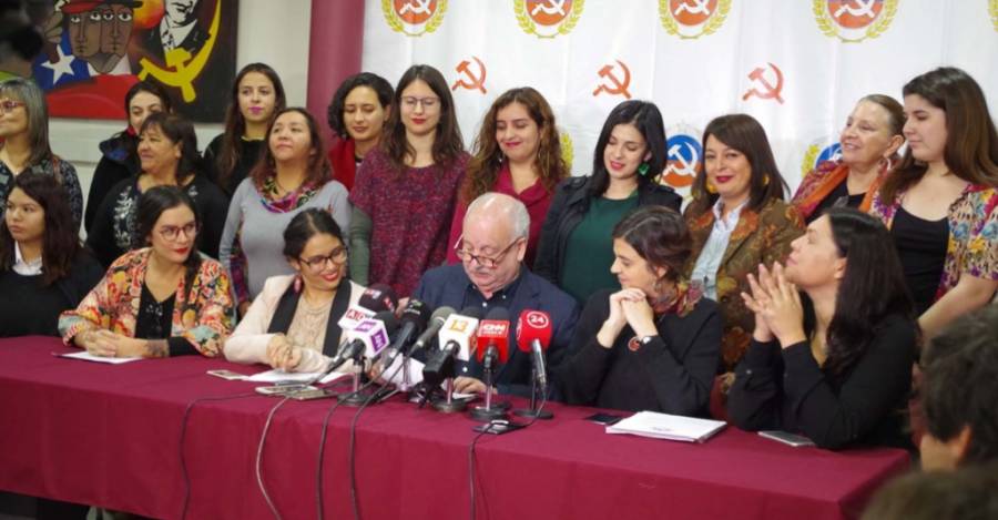 Destacadas mujeres del Partido Comunista y Guillermo Teillier
