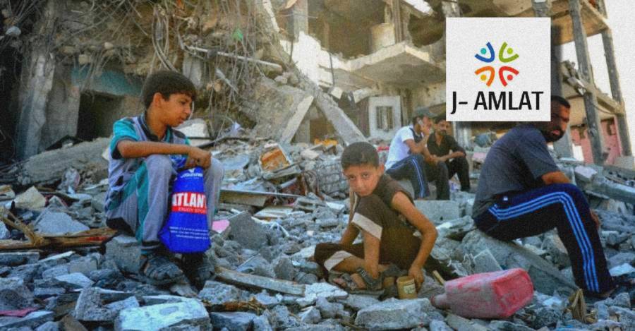 Niños en Gaza. En la esquina, logo de J-AmLat
