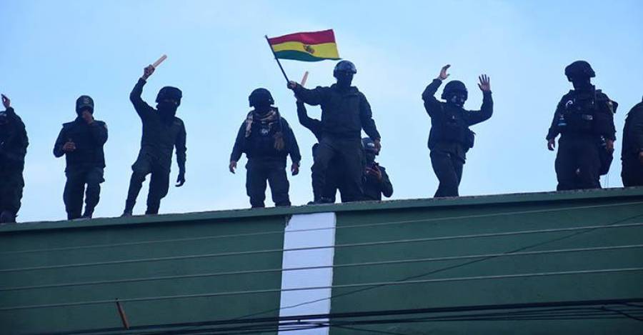Policías de Cochabamba