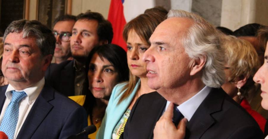 Andrés Chadwick este miércoles luego de la votación de los senadores a favor de la acusación constitucional. Foto: Agencia Brígida Mena
