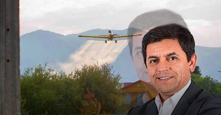 Alcalde de Santa Cruz, William Arévalo, con el Air Tractor que atravesó la comuna.