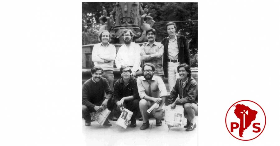 Dirección de la Juventud Socialista en 1971, posando en la Plaza de Armas de Concepción.