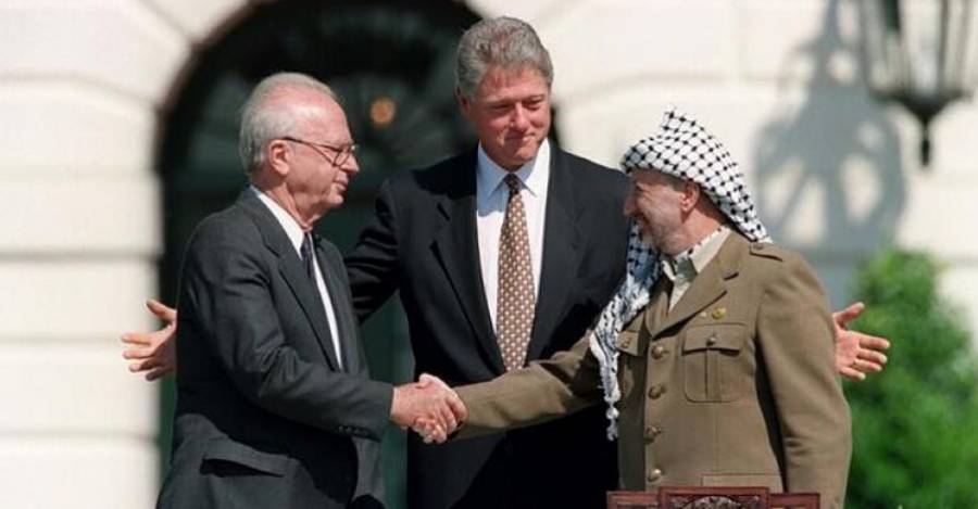 Yitzhak Rabin, Bill Clinton y Yasser Arafat en 1993. El israelí y el palestino ganarían el Nobel de la Paz al año siguiente.