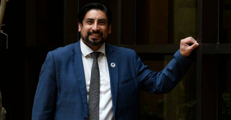 Rubén Oyarzo, diputado PDG