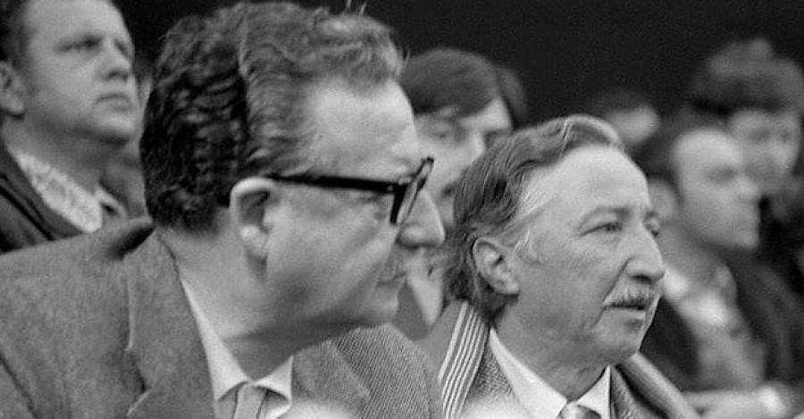 Salvador Allende y el secretario general del PC. Foto de Álvaro Herrera.