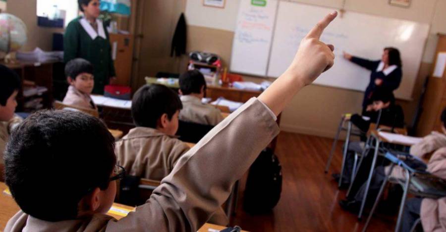 Cerca de 300 profesores aún están sin poder jubilar en la Comuna de Santiago producto del retraso del Bono de Incentivo al Retiro 