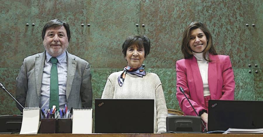 Ricardo Cifuentes (DC), presidente de la Cámara. Carmen  Hertz (PC), 1ra vicepresidenta. Daniella Cicardini (PS), 2da vicepresidenta.