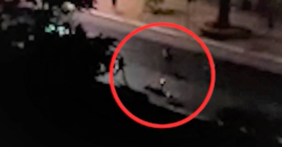 El momento en que la víctima es baleada por un carabinero