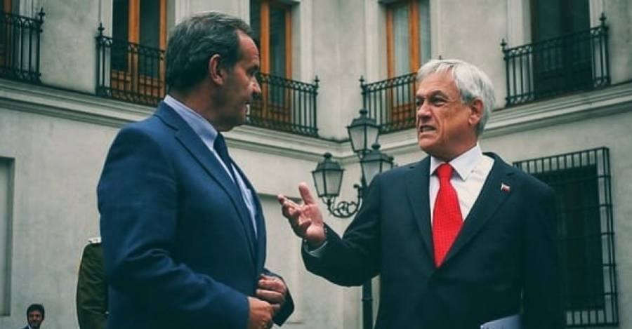 El canciller Andrés Allamand junto al presidente Sebastián Piñera