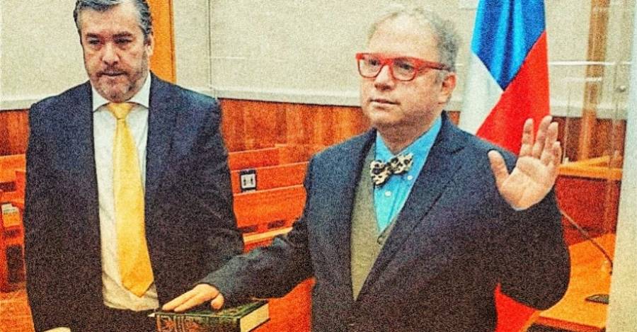 Abogado Acuña jurando como juez en Puerto Cisne. Fuente: Poder Judicial