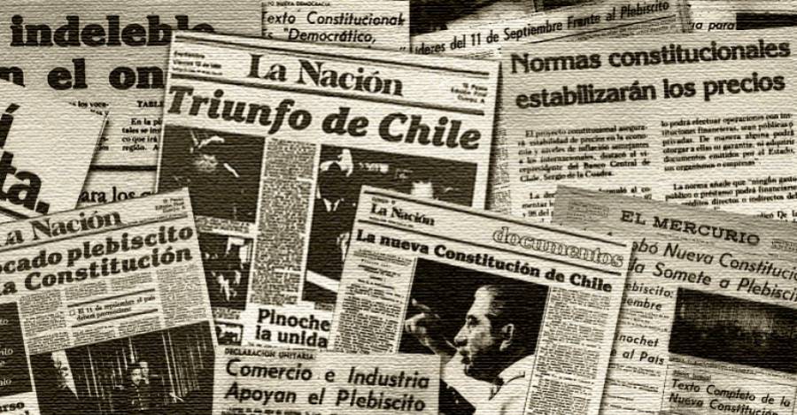 Recortes de diarios durante la elaboración de la Constitución del '80