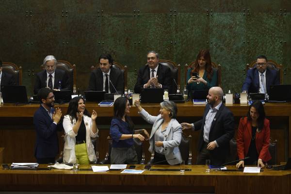 Giorgio Boccardo, Antonia Orellana, Camila Vallejo, Jeannette Jara, Giorgio Jackson y Macarena Lobos