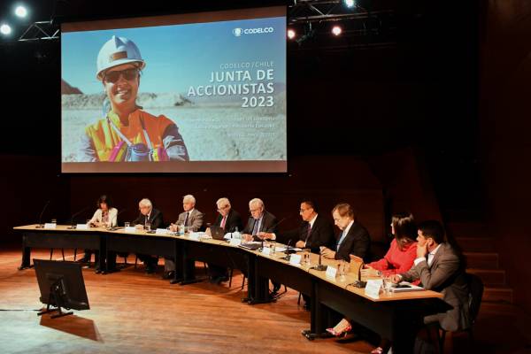 Junta de accionistas 2023 de Codelco. Fotografía: Víctor Huenante / Agencia Uno Junta de accionistas 2023 de Codelco. Fotografía: Víctor Huenante / Agencia Uno