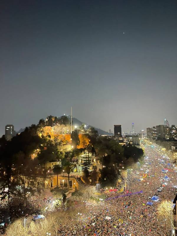 Multitudinario cierre de campaña del Apruebo en La Alameda