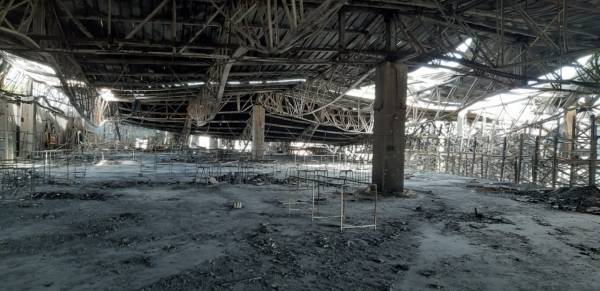 Fotografía tomada desde el segundo piso de la bodega de Kayser, donde se encontraron los cuerpos fallecidos luego del incendio. Foto: Interferencia